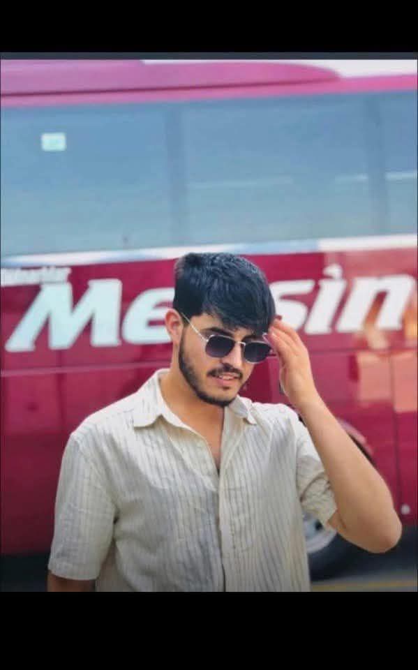 Akçakale’de pamuk hasadı sırasında tarlada uyuyan Nurullah Bertan, fark edilmeyerek üzerine tonlarca pamuk döküldü. Pamuk yığınının altında kalan Bertan hayatını kaybetti.

Merhuma Allah'tan rahmet yakınlarına başsağlığı diliyoruz.. 

#Urfa #kaza #vefat #akçakale