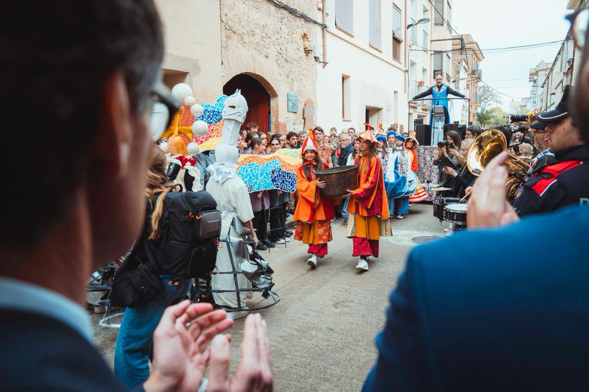 salvadorilla's tweet photo. No s'entén el geni Antoni Gaudí sense Riudoms, on va viure i créixer, i d’on es va emportar els paisatges, les obres, els costums i la natura. Enhorabona a l’alcalde Ricard Gili, al consistori i al municipi de Riudoms per aquesta inauguració de l'Any Gaudí.

#ElGovernDeTothom https://t.co/jWCQrWl2md
