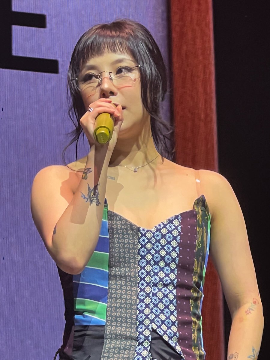 digwheemon's tweet image. wheein is already SOOO gorgeous in photos, but she is 10x more stunning in person that it feels surreal just to look at her

even while looking back at the photos i took it still cant compare to seeing her in front of me

#OWHEECEinManila #Wheein #휘인