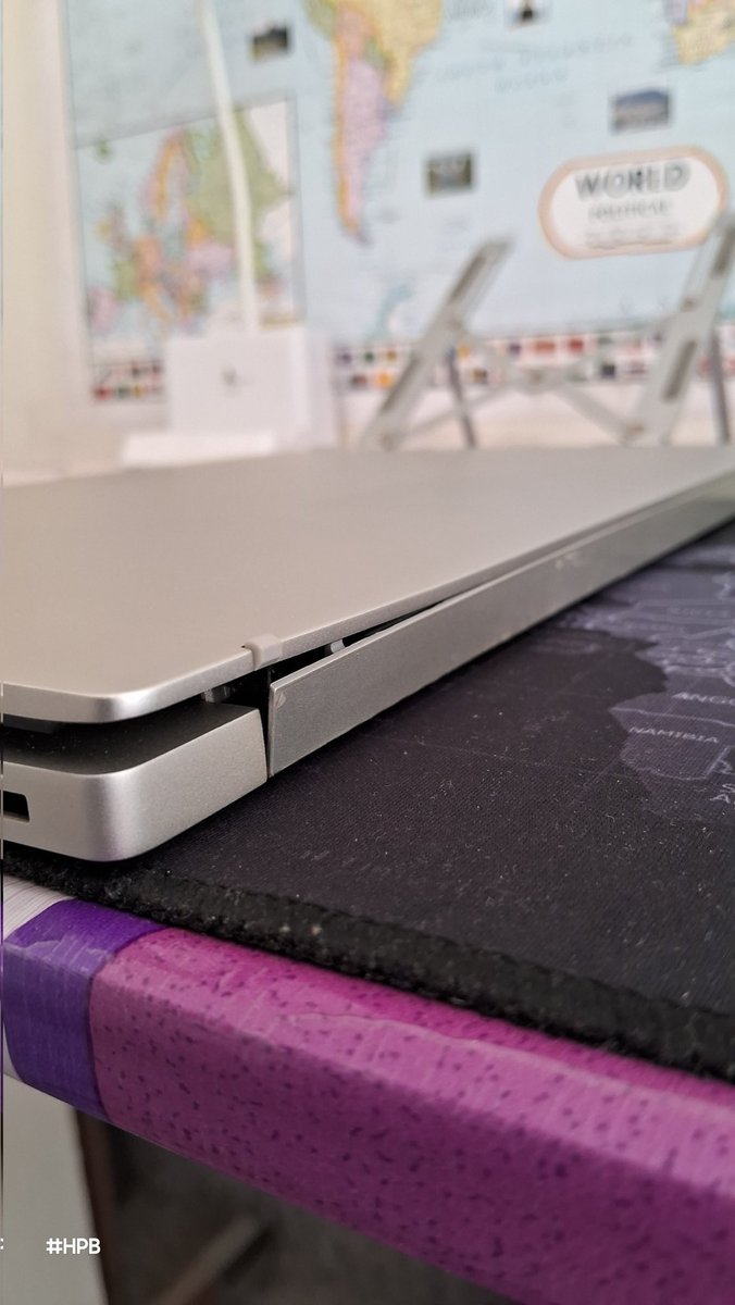 HPBhatiya's tweet photo. मेरा samsung Galaxy Book 3 सिर्फ 1.5 साल में बिना गिराए हिंज दो बार टूट चुकी है, 8 महीने में पहली बार, अब 11 महीने बाद फिर। सर्विस वाले 11k माँग रहे है, स्टूडेंट हूँ में, कहाँ से लाऊ? ऐसे हजारों ऐसे केस हैं! @SamsungIndia @consumerhelpline फ्री रिपेयर करो वरना कोर्ट! #HingeFail https://t.co/b5aUoceGFw
