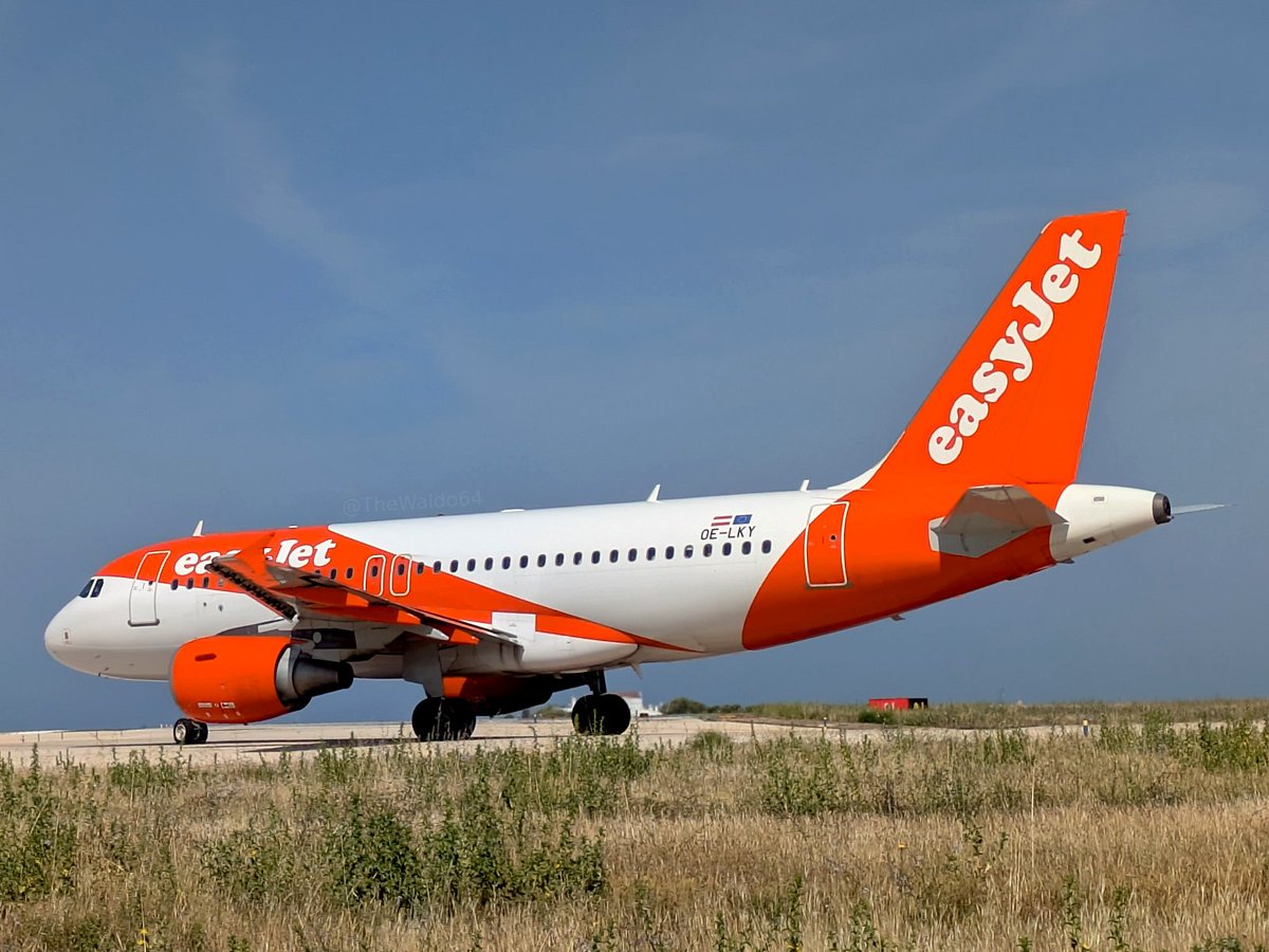 OE-LKY #A319 #easyJet 🛫 #LEMH Menorca 🛬 Milan