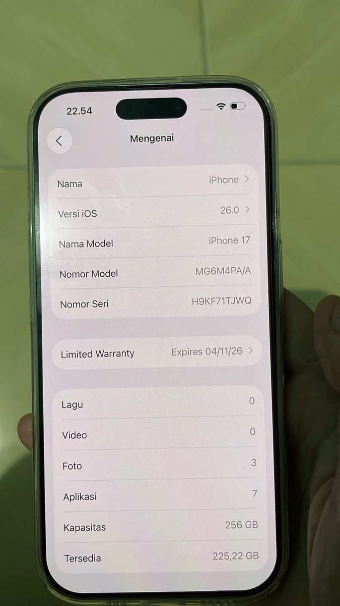 naszxt's tweet photo. WTS iphone 17 256 basic iBox baru 3hari
Warna purple Fullset nominus 
Siap cod https://t.co/DeE5bwNz0b