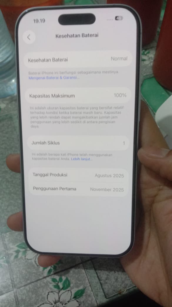 naszxt's tweet photo. WTS iphone 17 256 basic iBox baru 3hari
Warna purple Fullset nominus 
Siap cod https://t.co/DeE5bwNz0b