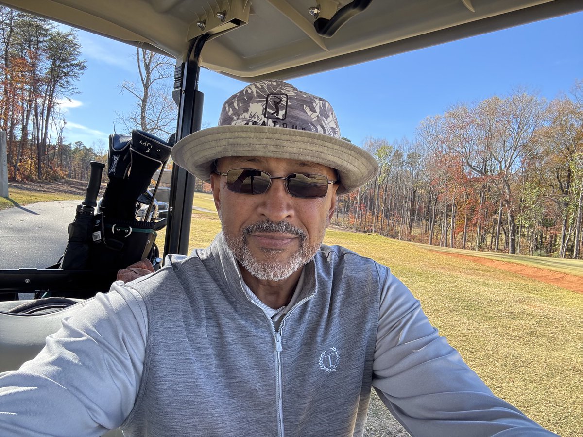 In the middle of all this chaos, give God praise and thanks for what you do have. 🙏🏽🙏🏽🙏🏽