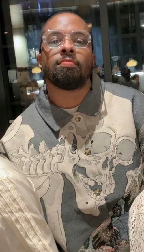 I really just be minding my business and cropping my friends outta pics. 🤓