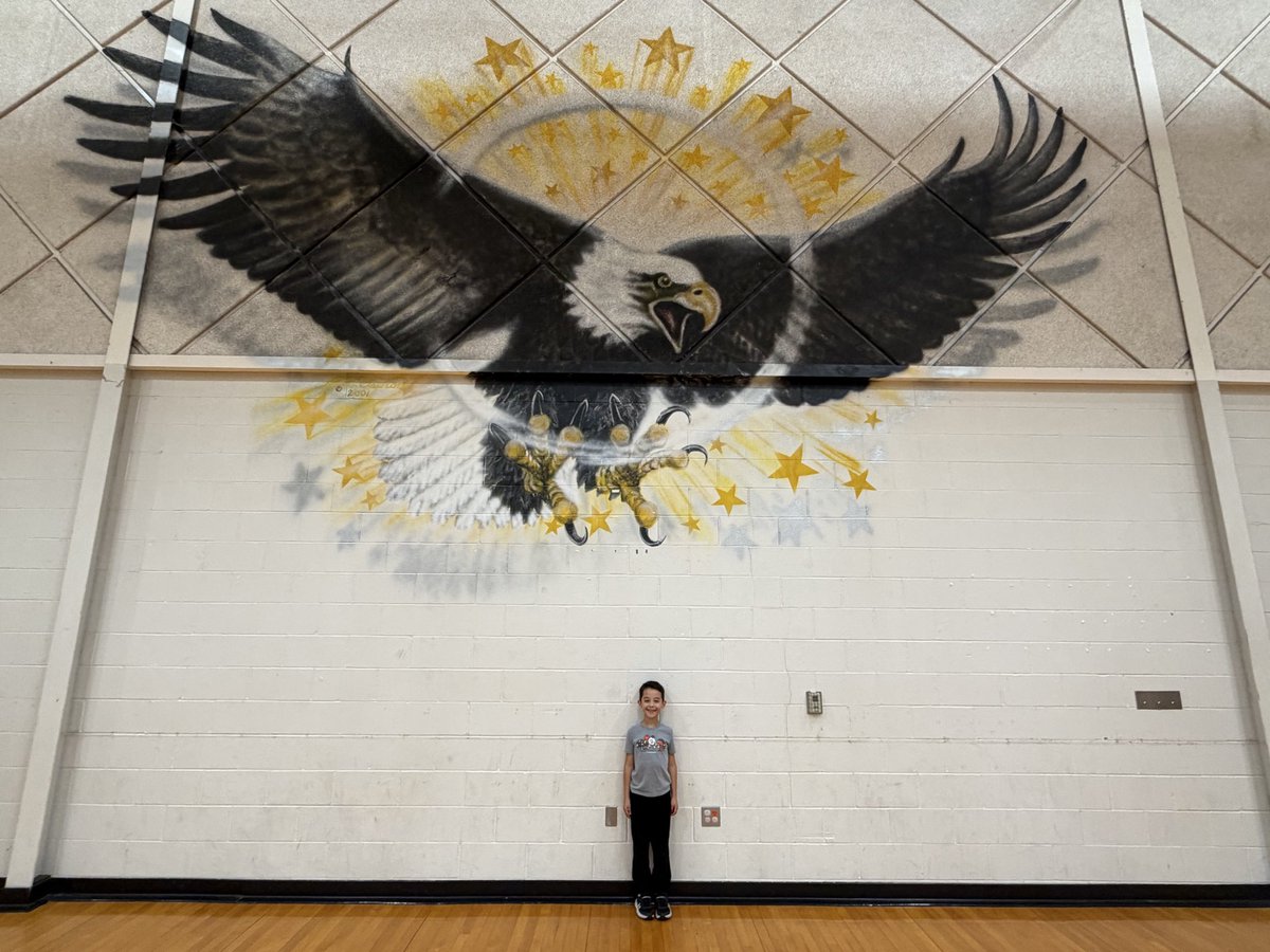 HeathClawson's tweet photo. Jhett scored the first 2 points of the game in his first BB game ever in a gym his Papaw painted the Eagle mural 24 years ago. That is 100% a God thing. Amazing. #Godthing https://t.co/At3sG1gkTN