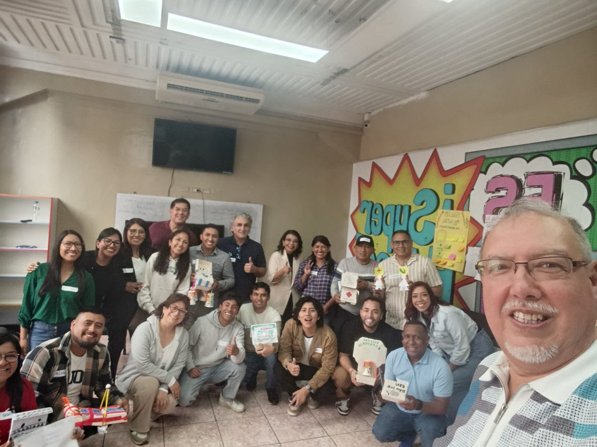 JCGonzalesA's tweet photo. Capacitando a nuestros pastores , líderes , médicos y jóvenes voluntarios en Design Thinking e IA para mejorar procesos , supervisión y creación de prototipos que utilizaremos en Semilla el brazo de Ayuda e Innovación Social de CCAV, Gracias !!!! https://t.co/LnSu7b7mEs