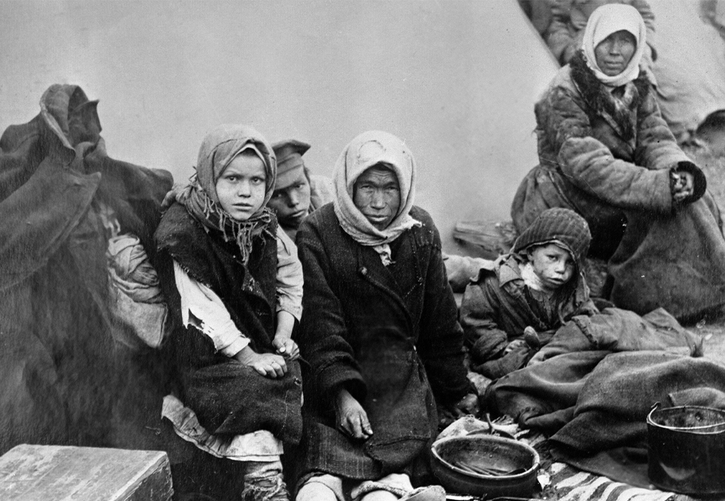 jfcarpio's tweet image. ¿Otra vez octubre? Los 25 Horrores Principales del Comunismo Soviético

1. Holodomor en Ucrania

Dato verificable: 1932-1933, hambruna intencional por colectivización causó 3-5M muertes; políticas de Stalin incluyeron confiscaciones y bloqueos.

2. Gran Purga

Dato verificable:…