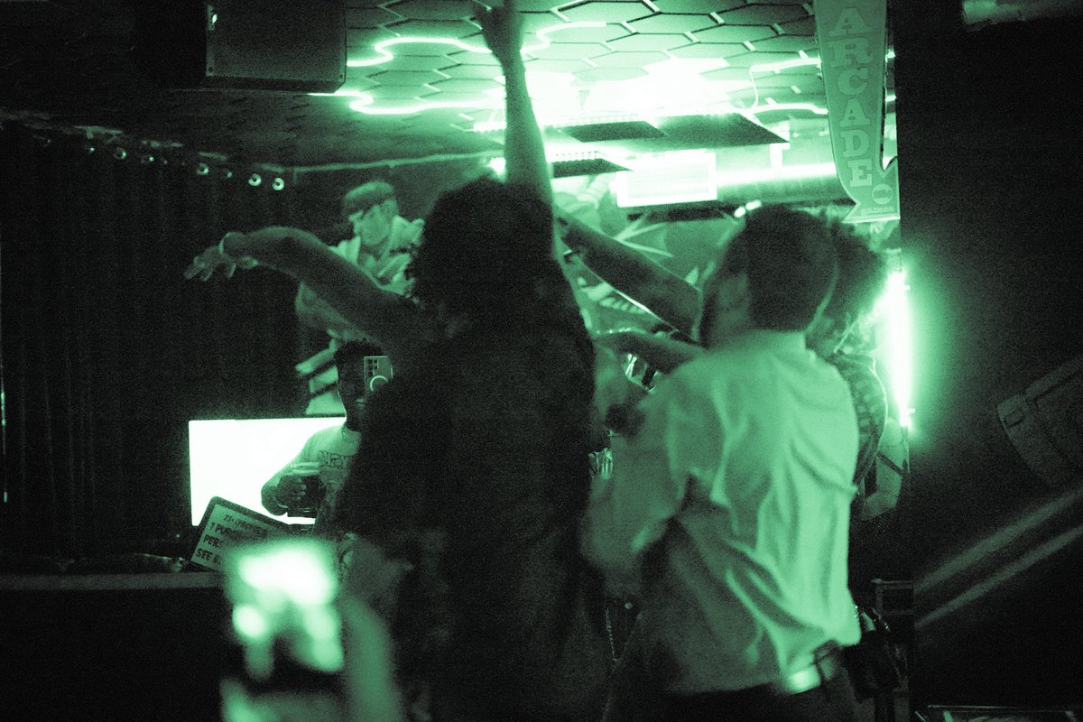 barrybl4ck's tweet image. THANK YOU FOR COMING OUT// ANOTHER RAGE PERFORMANCE DOWN🤍🖤🩶❕🤘
.
.

HUGE SHOUTOUT TO @losvibes_show @angieqwrites @klassic6 @tenthleveltavern FOR MAKING THIS HAPPEN!
.
. THANK YKU @wolfgangj.jasper 📸🔥
(TAGS)
#ragecore #newartist #indieshow #rager #rageshow #rageperformance