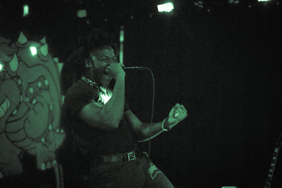 barrybl4ck's tweet image. THANK YOU FOR COMING OUT// ANOTHER RAGE PERFORMANCE DOWN🤍🖤🩶❕🤘
.
.

HUGE SHOUTOUT TO @losvibes_show @angieqwrites @klassic6 @tenthleveltavern FOR MAKING THIS HAPPEN!
.
. THANK YKU @wolfgangj.jasper 📸🔥
(TAGS)
#ragecore #newartist #indieshow #rager #rageshow #rageperformance