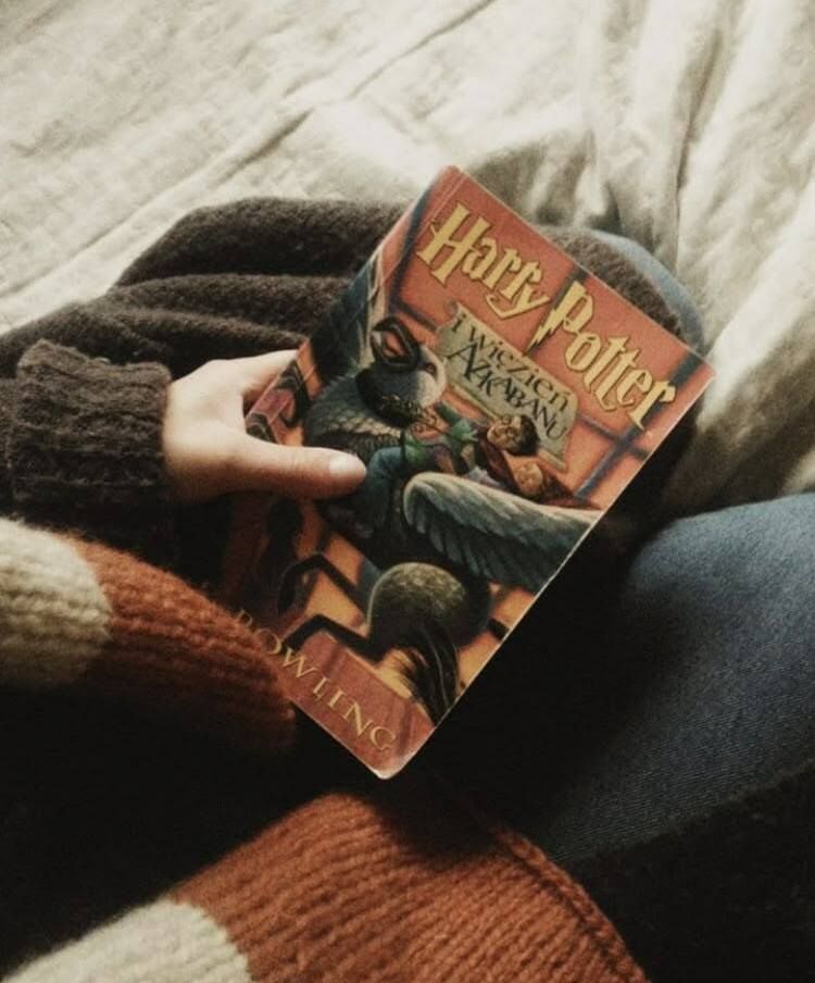 BookTasters's tweet image. i promised myself one chapter ago. i am a known liar.