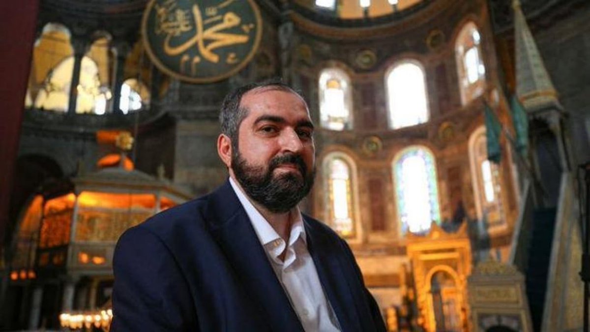 Eski Ayasofya Baş İmamı Mehmet Boynukalın:

“Allah  camilerimizi putperestlerin tasallutundan korusun.”