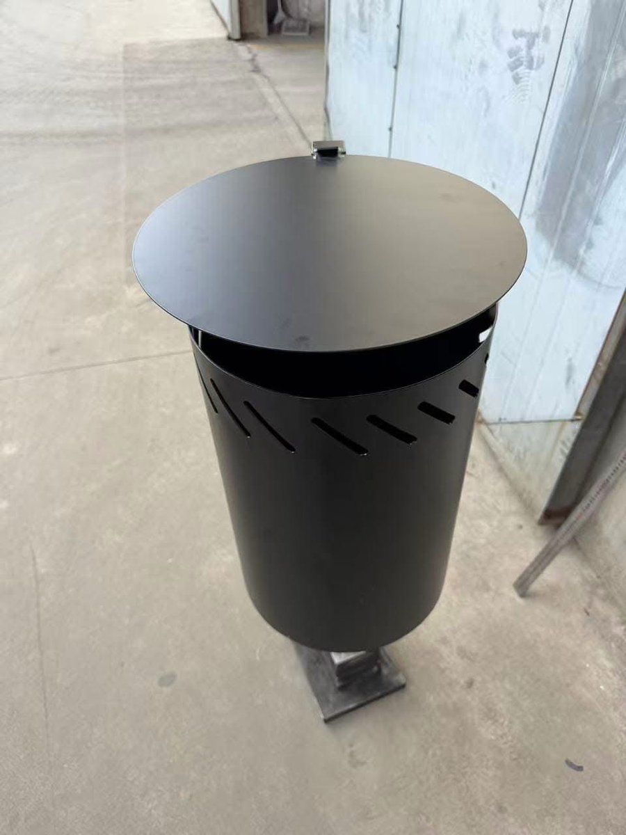 NOVO SARAJEVO DOBIJA NOVE KANTE ZA SITNI OTPAD

S ciljem unaprjeđenja komunalne higijene, očuvanja javnih površina i podizanja svijesti građana o značaju održavanja čistoće u urbanim sredinama, uskoro će Novo Sarajevo dobiti potpuno nove kante za sitni otpad, koje će biti