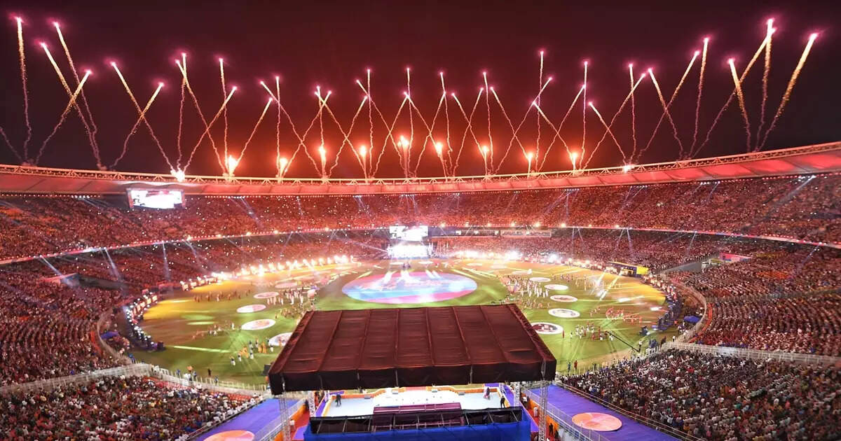 AbhishekumarAAP's tweet photo. भारत और श्रीलंका में संयुक्त रूप से होने वाले आगामी ICC T-20 World Cup 2026 के लिए वेन्यू सेट कर लिया गया है।

एक बार फिर से नरेंद्र मोदी स्टेडियम को फाइनल की मेजबानी सौंपी गई है।

जबकि भारत में और भी अच्छे वर्ल्ड क्लास वेन्यू हैं,

वानखेड़े स्टेडियम 
ईडन गार्डन 
चेन्नई 
इकाना https://t.co/KbtqeLtbT3