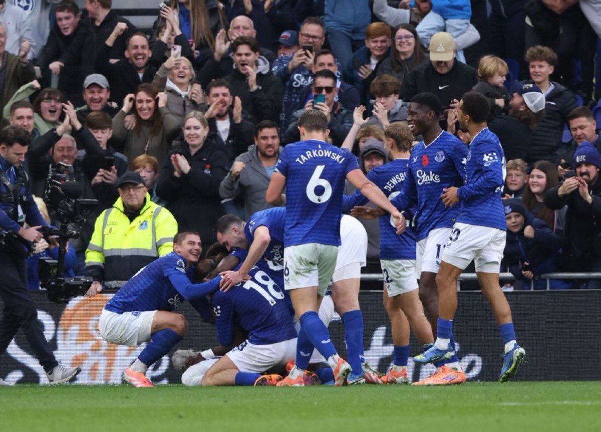 talking_toffees's tweet image. Everton 2-0 Fulham 

Very easy afternoon, 4-0 wouldn’t have flattered Everton

Crucially, dominated for the 90 mins as opposed to only playing well for a spell of time

Much more like it that today 👏🏻

#EFC #UTFT #COYB