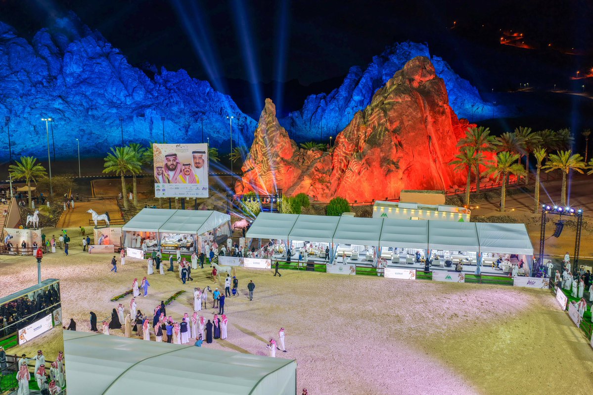 🏯 | مرافق حديثة

    ▫️وسط جبال أجا تتألق المغواة 🌄
مركز الفعاليات في #حائل_الأجمل 🤩

🔷 هندسة حديثة
ومشهد طبيعي لافت 🔷

#بطولة_حائل_الدولية_لجمال_الخيل
📸 | #أمانة_منطقة_حائل