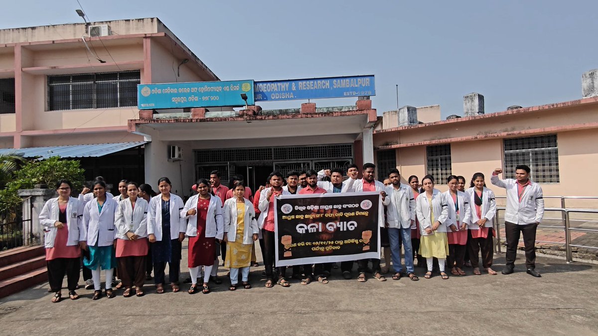 ODAyushstudents's tweet photo. Black Badges protest at Odisha Medical College of Homeopathy &amp; Research, Sambalpur. https://t.co/azn54OkMve