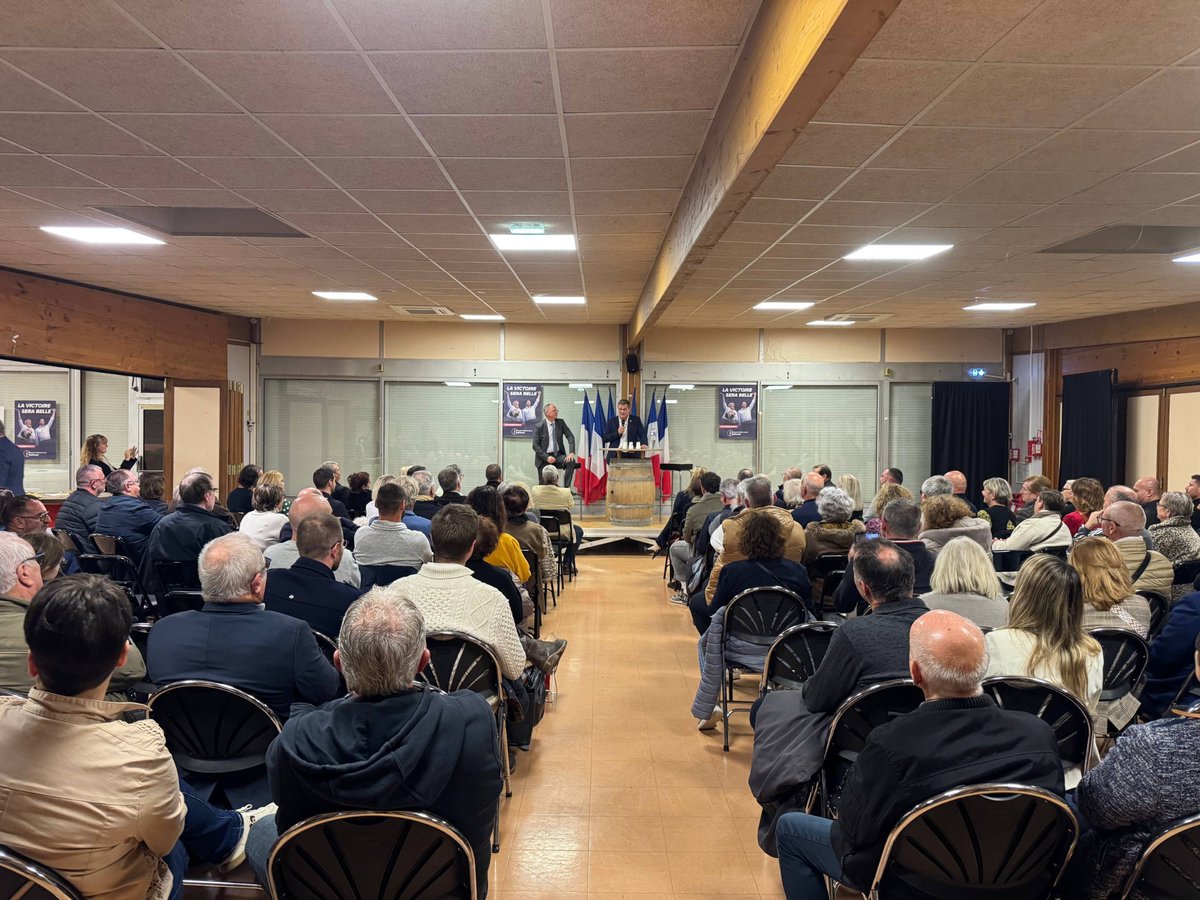 🔴🇫🇷 «Les maires sont les piliers de la démocratie. Nous sommes les seuls à vouloir remettre les choses en ordre. Quand on arrivera au pouvoir, on saura gouverner. On ne peut faire que mieux !»

✨Merci à <a href="/louis_aliot/">Louis Aliot</a> d’être venu au <a href="/RNvaucluse/">Rassemblement National Vaucluse</a> , hier soir à Camaret-sur-Aygues.