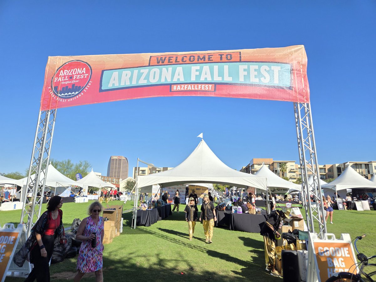 rhondabannard's tweet image. #localfallfest @LocalFirstAZ 
Kicks off at 10 and runs thru 4pm at Hance Park. Come on over. Excellent local businesses and restaurants to check out. Beer Garden and more.