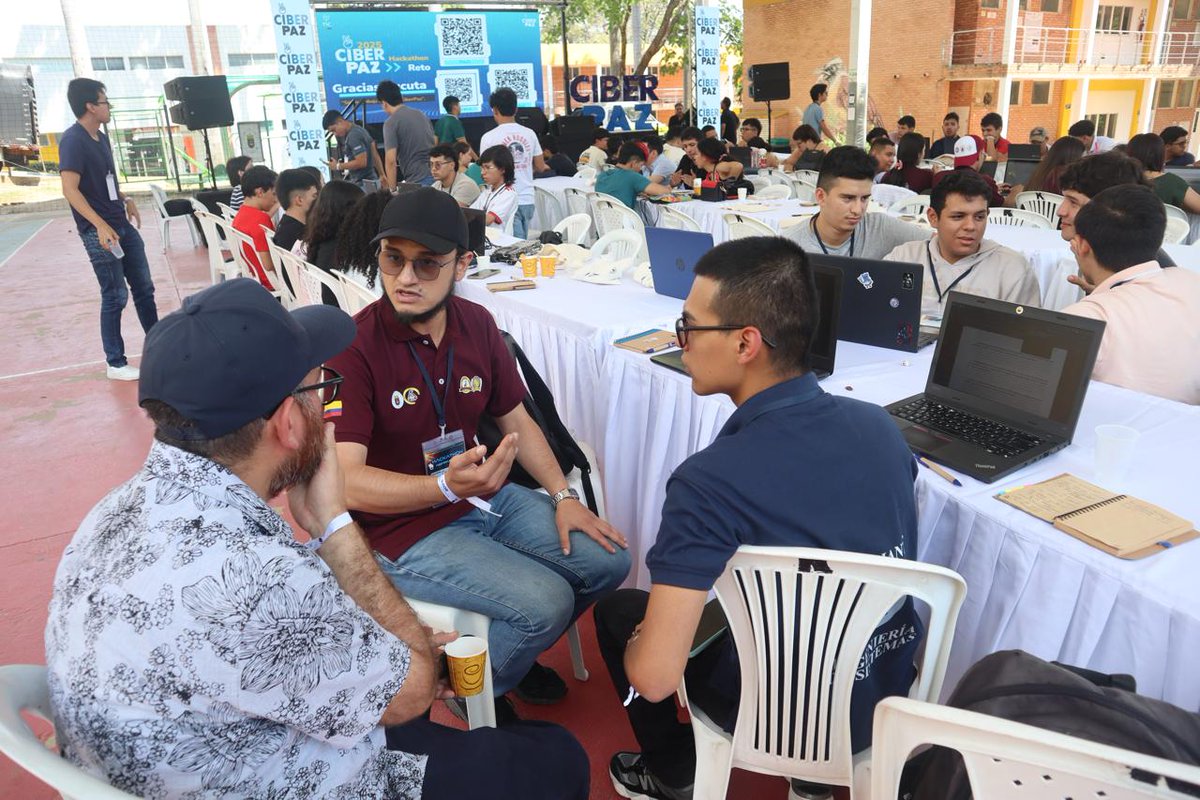 Ciberpazcolombi's tweet image. Las mentorías ayudan a los equipos participantes a darle forma, sentido y dirección a sus proyectos digitales. 👩‍💻

#ConDignidadCumplimos #CiberPaz