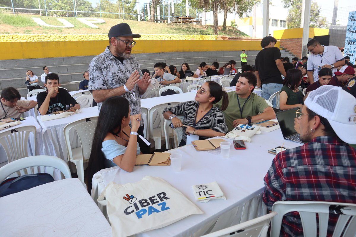 Ciberpazcolombi's tweet image. Las mentorías ayudan a los equipos participantes a darle forma, sentido y dirección a sus proyectos digitales. 👩‍💻

#ConDignidadCumplimos #CiberPaz