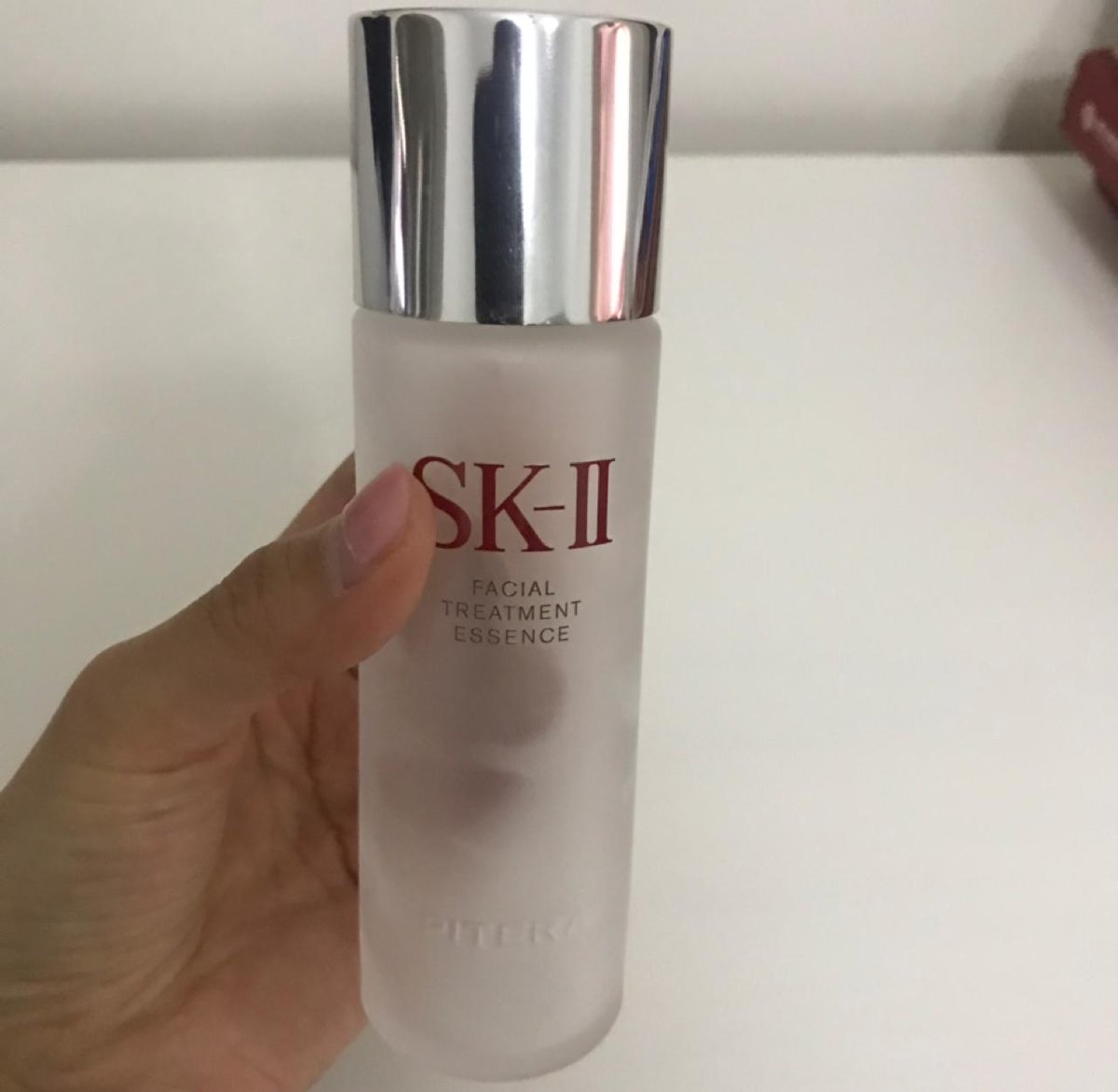 xvyuscz's tweet image. I woke up late this holiday morning, probably because I&apos;m usually so tired from work that I slept in and missed my yoga session. Time to moisturize, put on makeup, and head out to enjoy my holiday. #HolidayRoutine