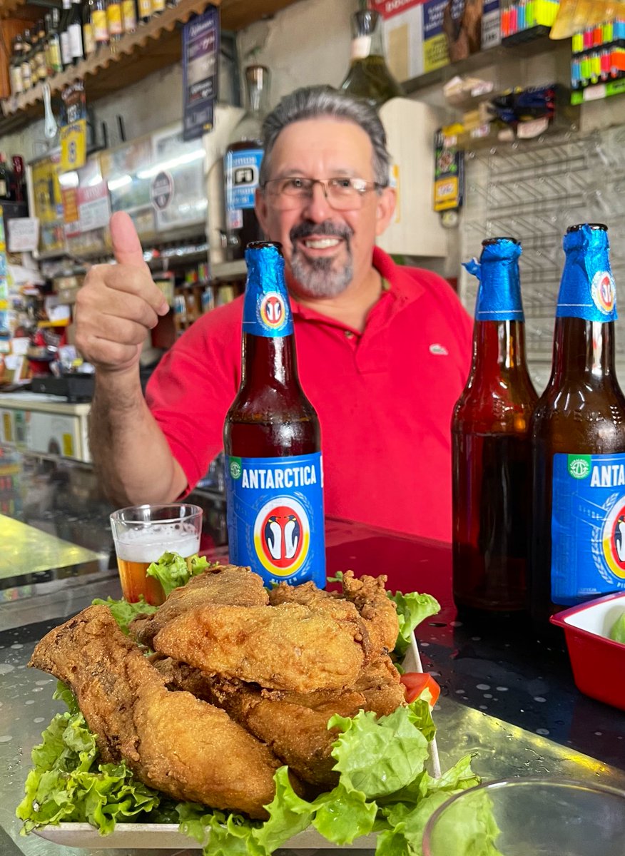 oncevaibh's tweet image. O cascudo frito no Evaldo’s Bar é coisa de louco. Porção farta, gostosa e barata. Além de tudo, o dono da casa e que dá nome ao bar, é a simpatia em pessoa.

Rua Alair Pereira de Mello, 35 - Betânia, em Belo Horizonte.