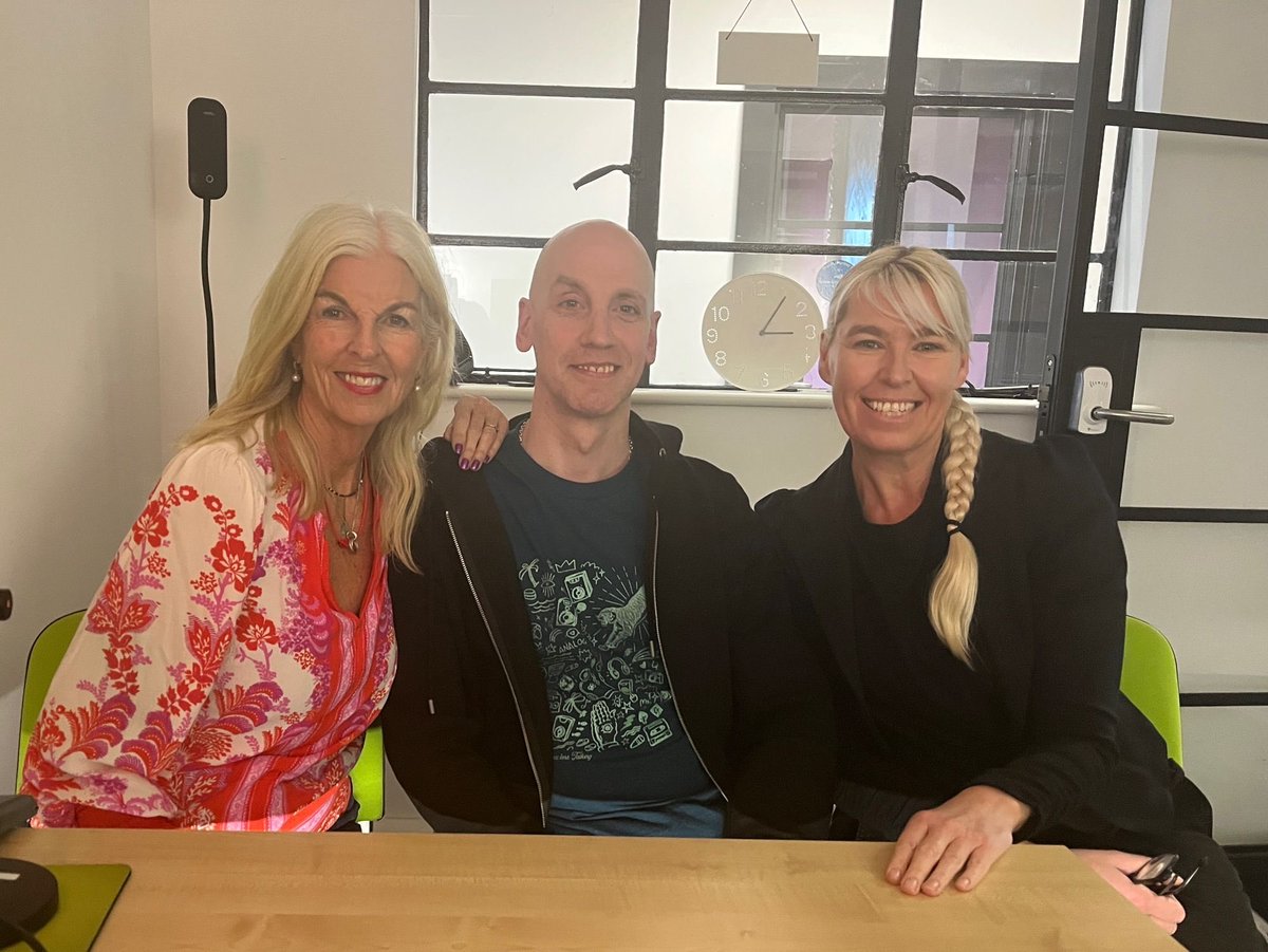 Catchup with the #BBunker radio show with guests 

<a href="/Gav_Pauze/">Gav Pauze</a> of <a href="/pauzewear/">Pauzewear</a> &amp; Suzanne Bainton Photography

kentbusinessradio.co.uk