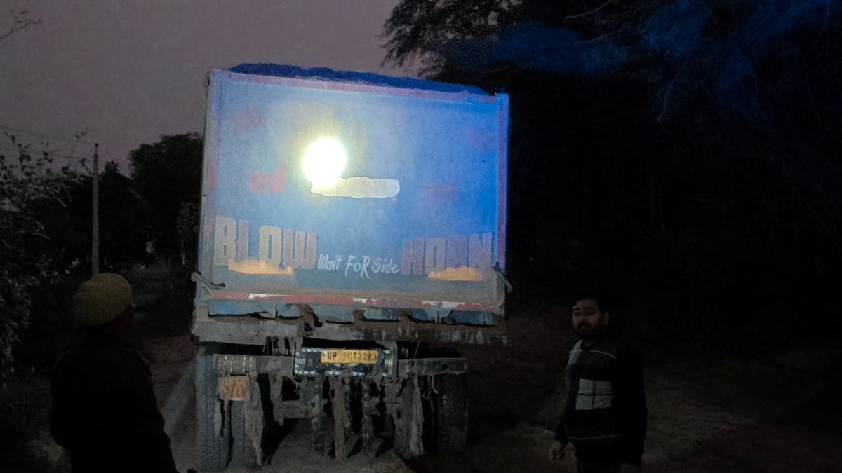 news21national's tweet photo. #Hamirpur  : जिलाधिकारी घनश्याम मीना की नीतियों पर SDM की कार्यवाही जारी

#News21National #NewsUpdate #LastestNews #Sdmaction #Districtmajistrate #checkingcampaign @dmhamirpurup @UPGovt @minesofficeham @CMOfficeUP @brajeshpathakup @KULDEEP_HMR https://t.co/e215qHShQn