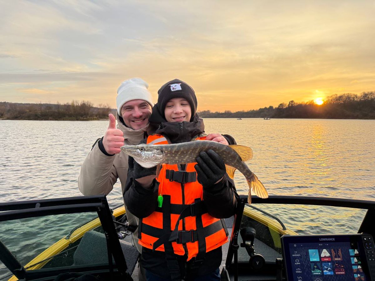 Его первая 🎣 
Желание загадано, щука отпущена. Всем добрым людям хороших выходных 😎🤙