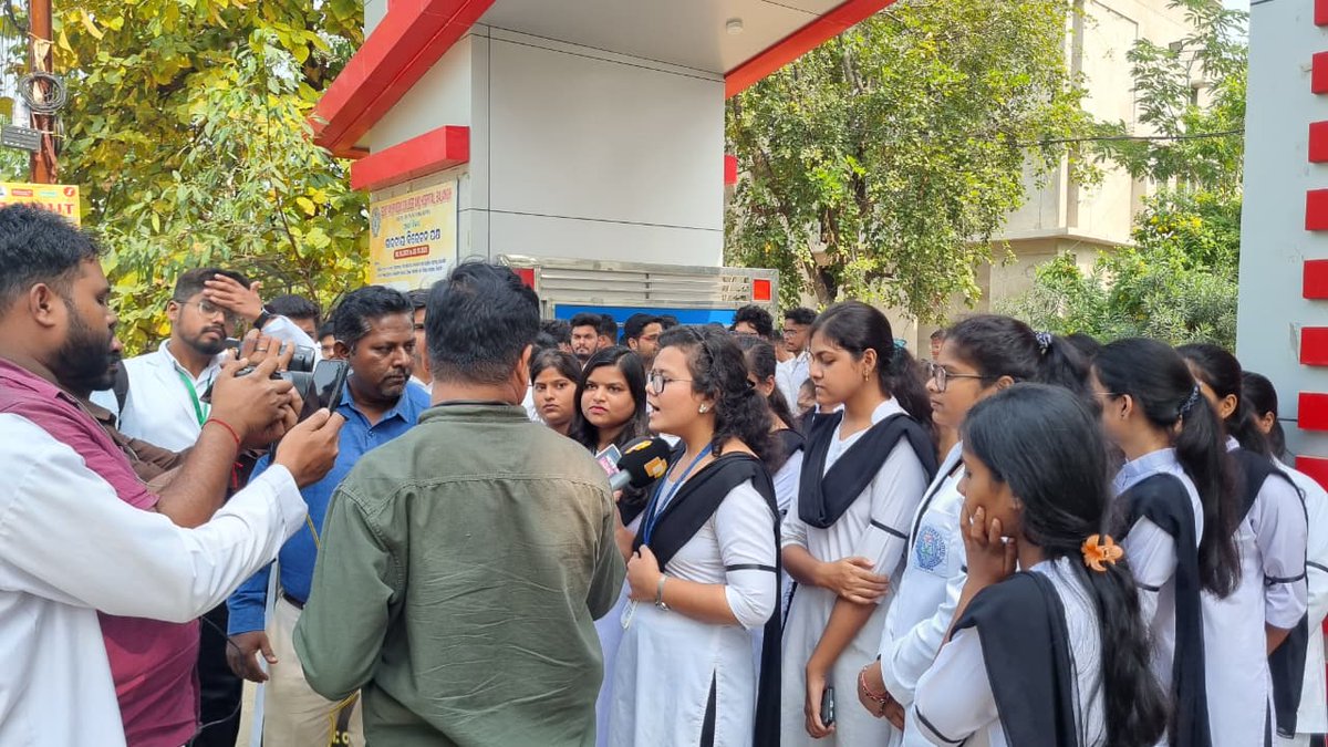 ODAyushstudents's tweet photo. Black Badges Protest at Government Ayurvedic College,Balangir https://t.co/WnE2NONBTc