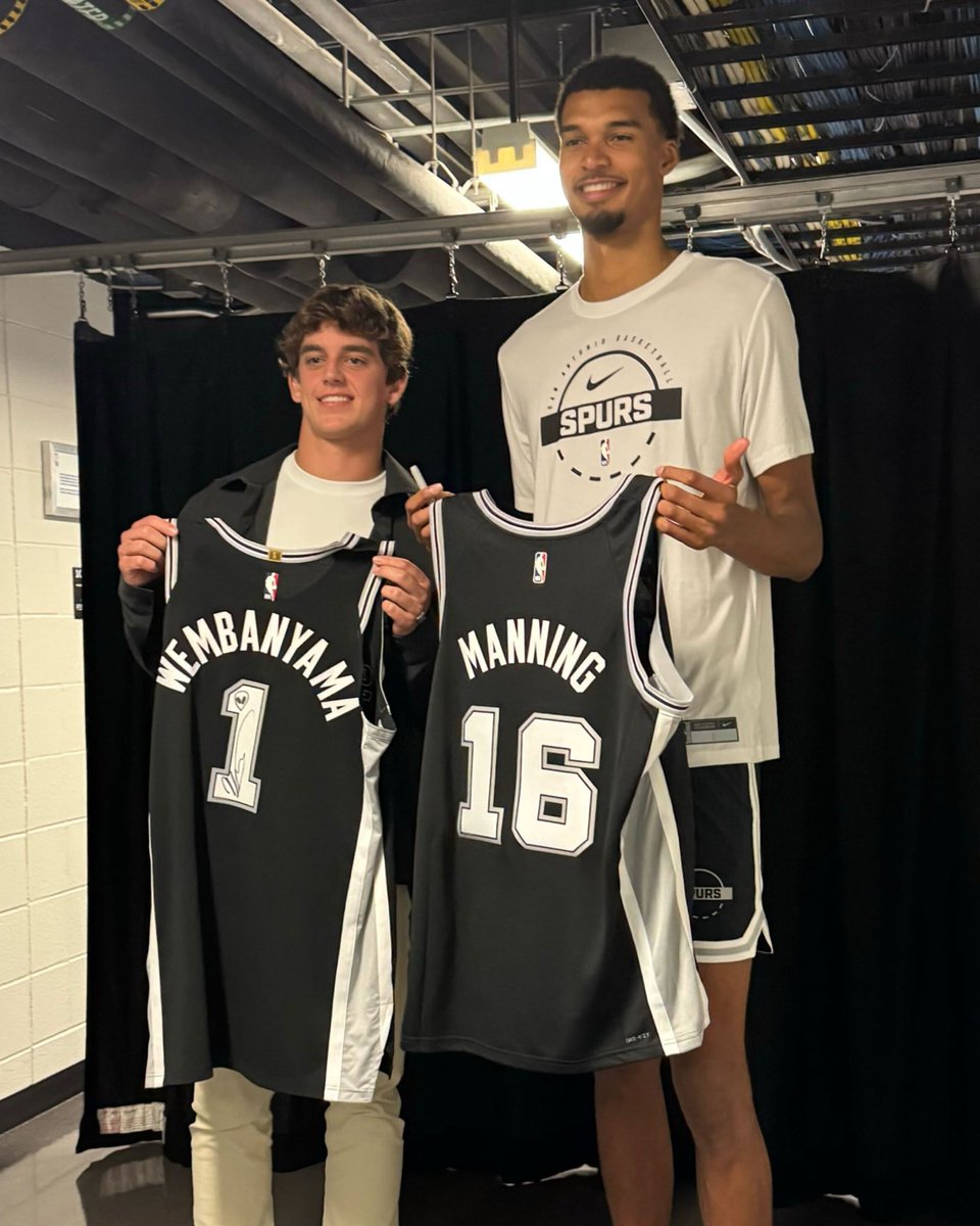 Arch Manning and Victor Wembanyama last night