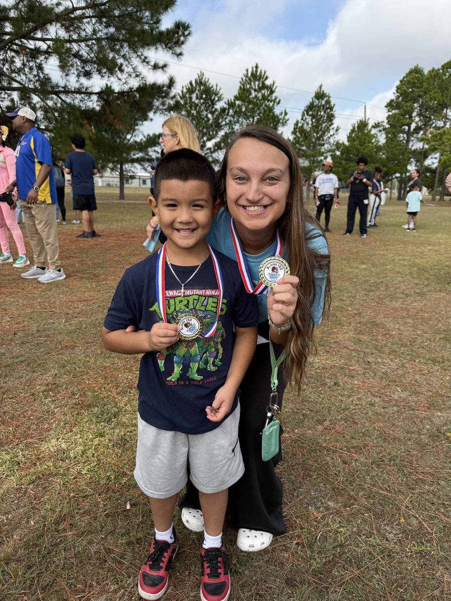 Lily Strecker tweet media