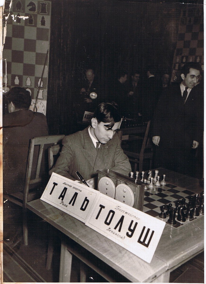 dgriffinchess's tweet image. Remembering the 8th World Champion, Mikhail Tal, who would have turned 89 today.
#1 Moscow 1957
#2 Moscow 1960
#3 Amsterdam 1964
#4 Wijk aan Zee, 1976
(📷via S. Punte Archive, Novosti Press, Dutch National Archives.) #chess
