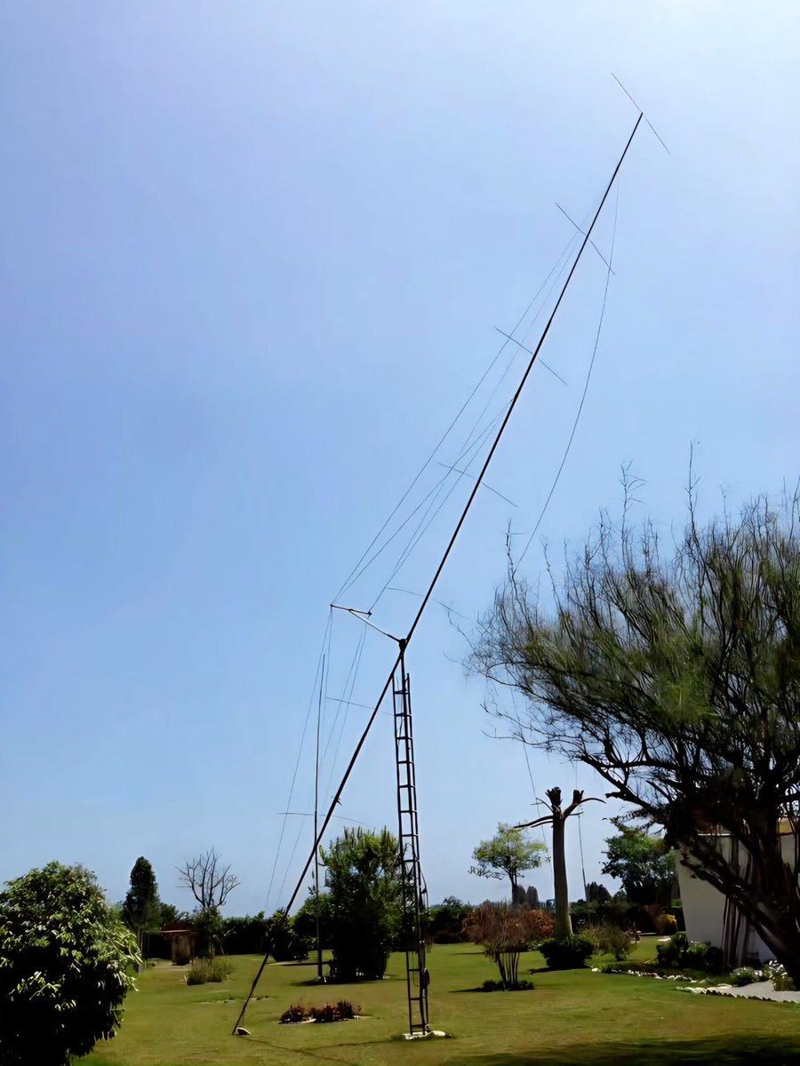OA4TT Homebrew 11el YU7EF yagi on 62 foot boom. QTH Cañete, Peru
