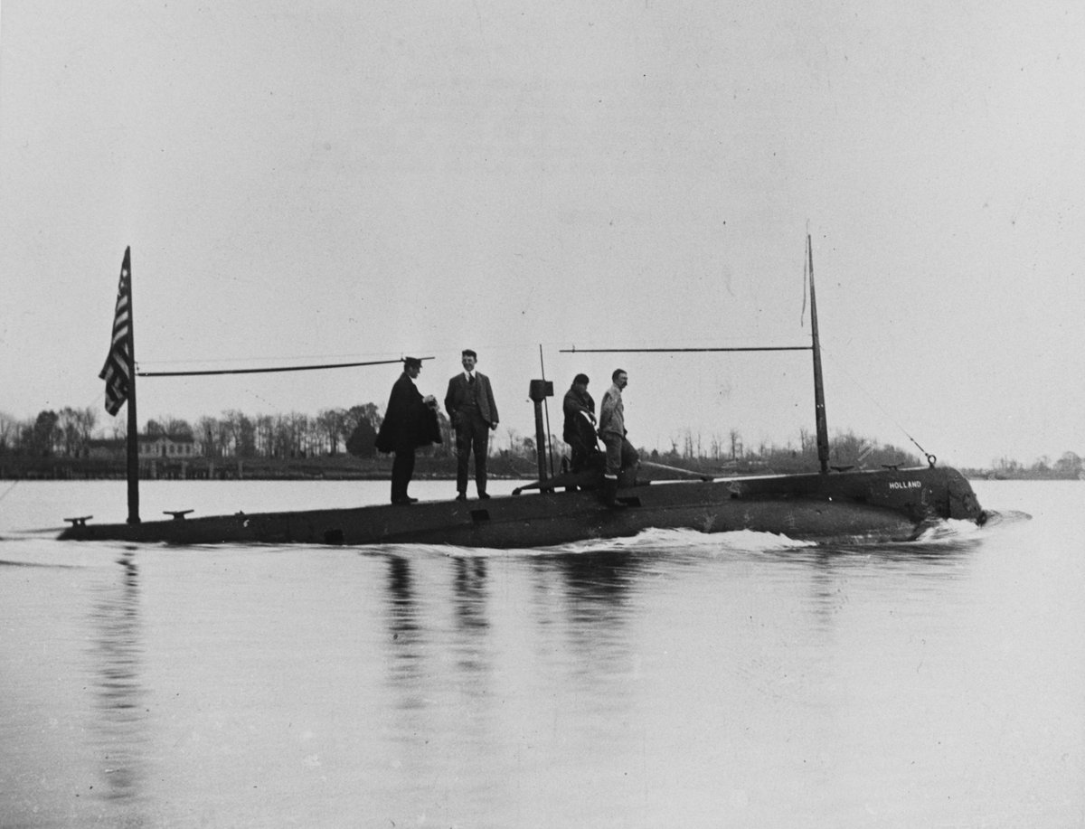 TRPresLibrary's tweet image. ⚓ On This Day – 1905
Roosevelt Recognizes the Dangers Beneath the Surface

In 1905, President Theodore Roosevelt signed Executive Order 366-B, authorizing extra pay for U.S. Navy enlisted men serving aboard submarine torpedo boats.

The order granted $1 per day of submerged duty…