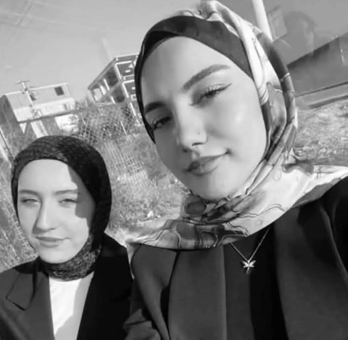 MuhammetTuluk2's tweet photo. Dilovası’nda bir parfüm deposunda çıkan yangında altı kadın işçi öldü.
Şengül (55), Esma (65), Hanım (65), Tuğba (18), Nisa (17), Cansu (16).
Üçü yaşlı, üçü çocuk. Hepsi aynı düzenin kurbanı.

Bu bir “kaza” değil, bu bir iş cinayeti.
Kadın emeği ucuz, çocuk emeği normal, emeklilik hayal…
Denetimsiz, sigortasız, merdivenaltı üretim cehennemi ülke olduk.

Yanan sadece o depo değil, bu düzenin vicdanıydı.
Unutmayacağız. Affetmeyeceğiz.
Adalet istiyoruz, çünkü ekmekle birlikte yaşam da hakkımız.

#DilovasıYangını #İşCinayeti #KadınEmeği #Çocukİşçiliği #EmekSömürüsü #Adaletİstiyoruz #BuDüzenYakar #Unutmayacağız #İşçiHakları #Kadınİşçiler
