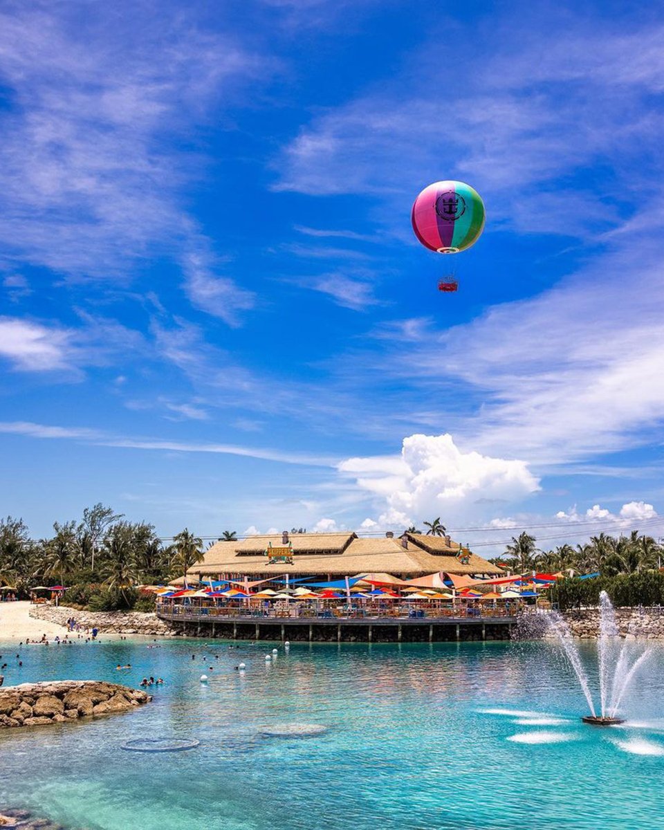 RoyalCaribbean's tweet photo. Just you, the ocean, and 0 email notifications. 😉

📍Perfect Day at CocoCay, Bahamas

📸: Jay J. https://t.co/jYgEXfYKr1