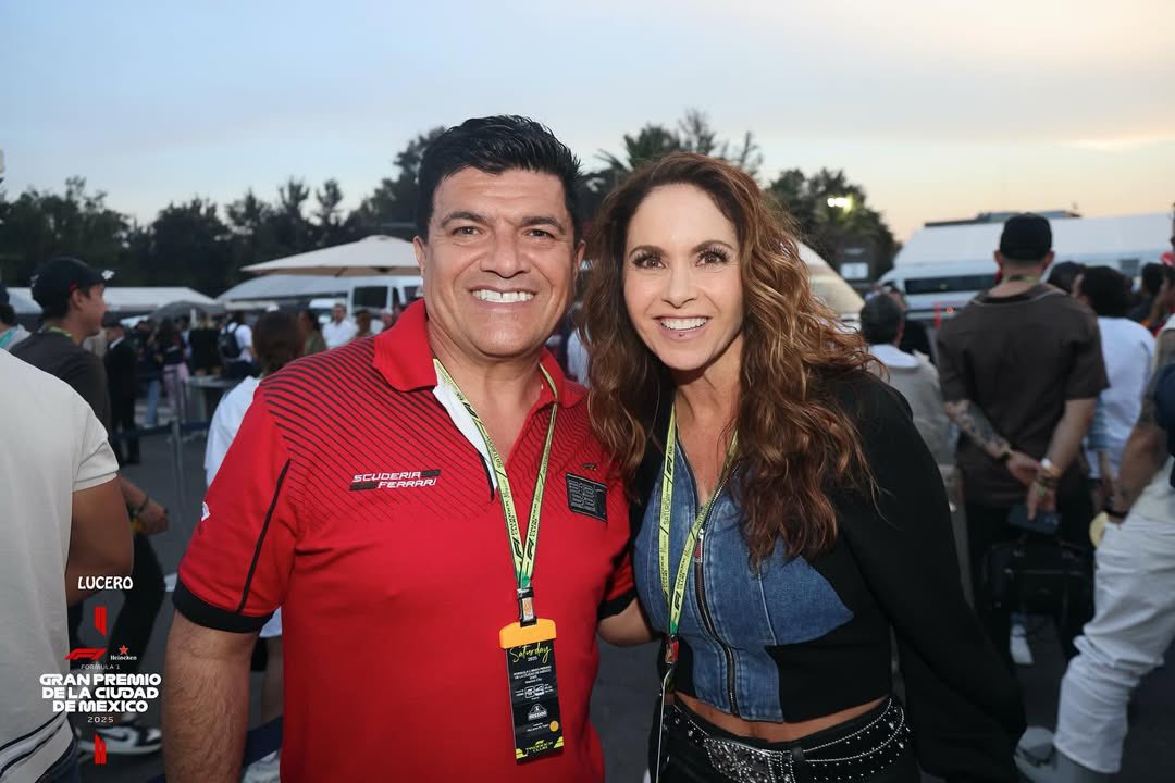 LittleBull85's tweet photo. Con la gran @LuceroMexico una de las voces más queridas y emblemáticas de México 🎤✨
Coincidir con tanto talento en el Gran Premio de México 🇲🇽🏎️ siempre es un lujo.
#GranPremioDeMéxico #F1 #AllAcce
Foto: @julianjaramillodiaz (Instagram) https://t.co/xvqpYrqa84