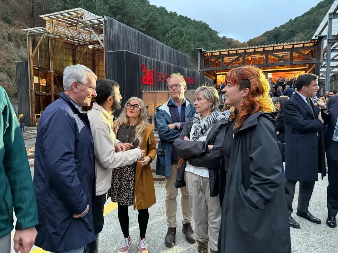 EHBILDUpasaia's tweet image. Oraindik hunkituta gaude. San Joan baleontziaren botadura ez zen ekitaldi soila izan: Pasaiaren eta Euskal Herriaren bihotza eta gure arbasoen indarra izan ziren olatu bakoitzean. 

🌊⛵ Pasaia, euskal itsas kulturaren ikur, berriro ere mundura zabaldu da.