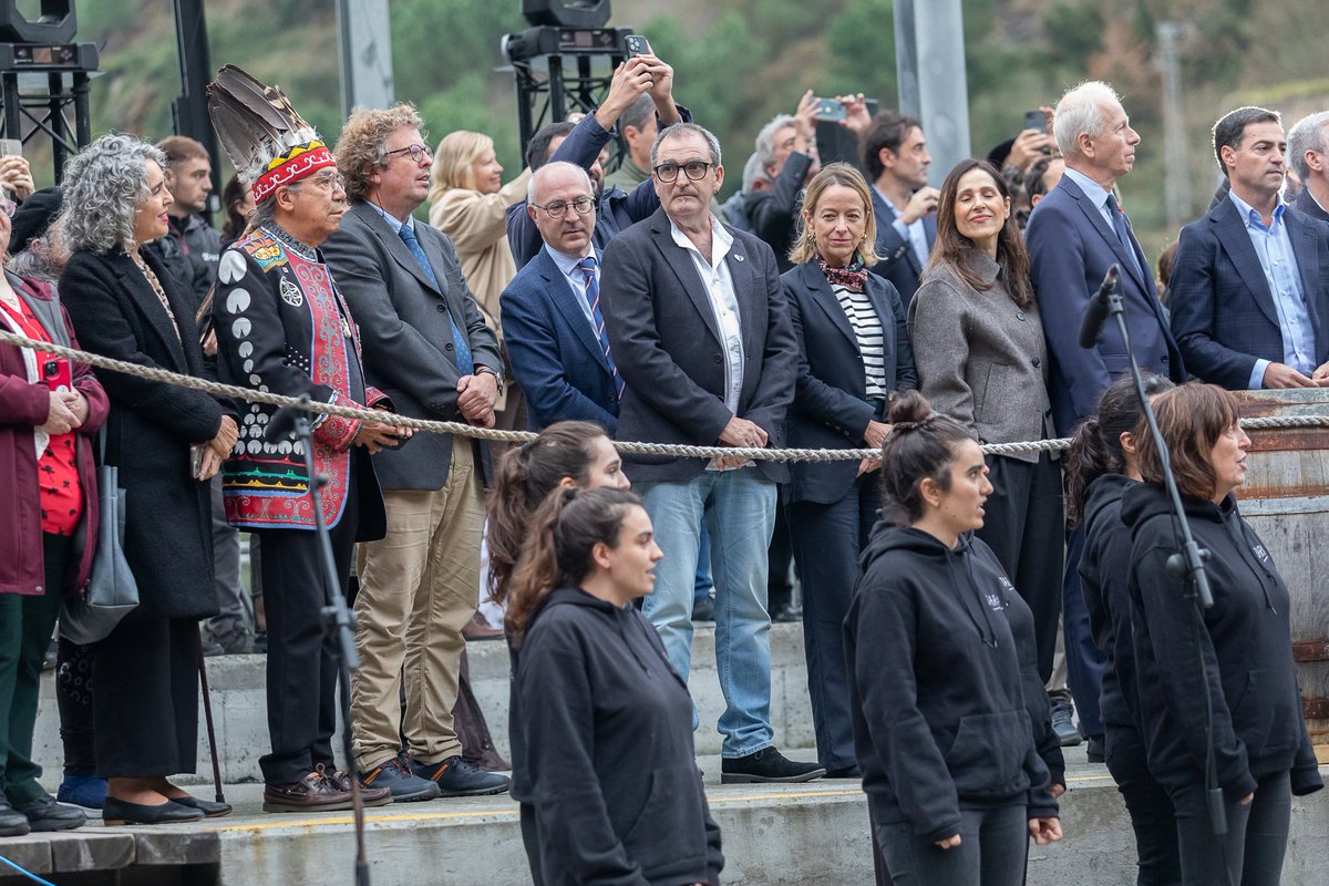 EHBILDUpasaia's tweet image. Oraindik hunkituta gaude. San Joan baleontziaren botadura ez zen ekitaldi soila izan: Pasaiaren eta Euskal Herriaren bihotza eta gure arbasoen indarra izan ziren olatu bakoitzean. 

🌊⛵ Pasaia, euskal itsas kulturaren ikur, berriro ere mundura zabaldu da.