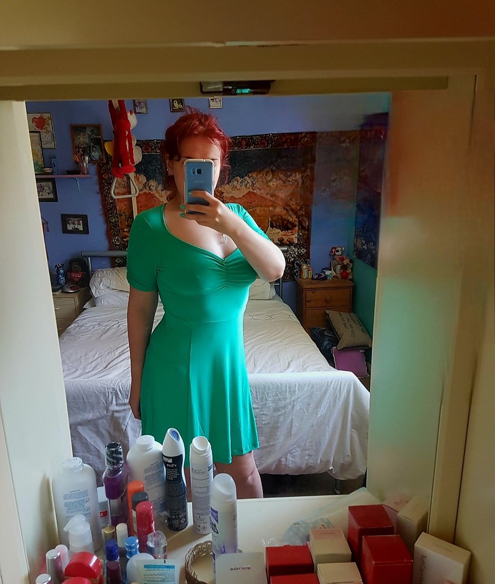 LazySlothVibes's tweet image. A throwback to 2017, this is my end goal for my weight loss journey. To look like this again 🩵

#weightlossjourney #PCOS #plussize