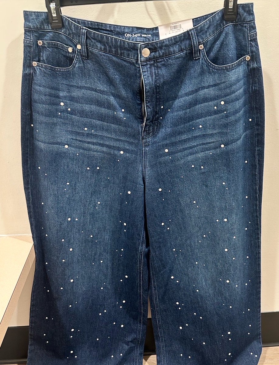 StylingCurves's tweet photo. It’s #sweaterweather ❄️ this XL fit my arms. The rhinestone jeans were gorgeous but size down. Shop the look (ad)👇
https://t.co/JFtV83iedr

#macys #holidaysweater #40plusstyle #teacheroutfits #rhinestonejeans 
#On34th #stylenco 
#liketkit #LTKPlusSize #LTKMidsize #LTKHoliday https://t.co/SCsDVIzz1e
