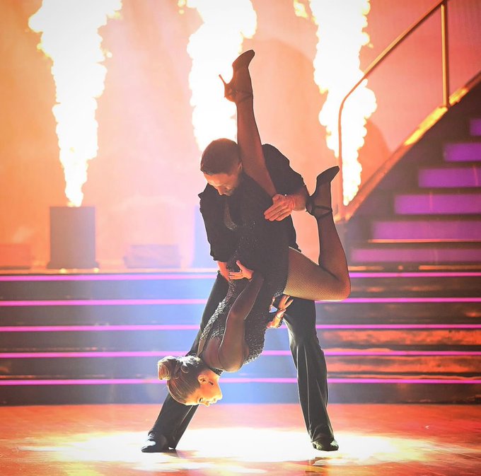 ValoudelOM's tweet photo. ღ҉ღ✽¸.• •.¸✽ღ҉ ღ҉ ღ҉ღ✽¸.• •.¸✽ღ҉ღ
✨🧡Belle soirée ✨Good Evening✨🧡
🌜💜Bonne Nuit 🌟Good Night💜🌛
#Alwaysdance💎🕺💃💎
ღ҉ღ✽¸.• •.¸✽ღ҉ ღ҉ ღ҉ღ✽¸.• •.¸✽ღ҉ღ
🩰💃🩰 https://t.co/Iq81epwia5