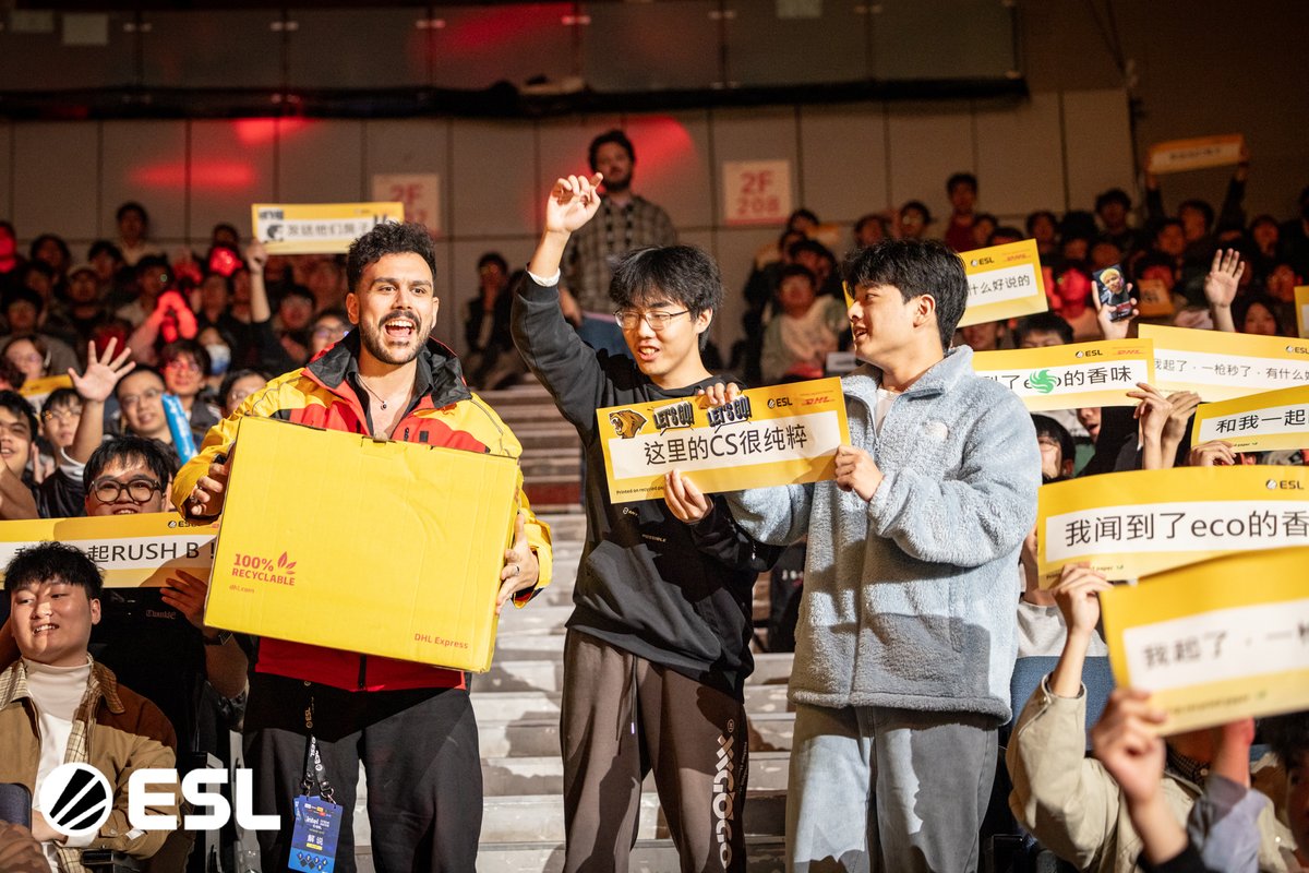 ESLCS's tweet photo. Another #DHLDROP complete ๐
These fans got some โ
Moto Gloves | Transport delivered by @MACHINEgg!
@DeutschePostDHL https://t.co/QPVCeigi7Q