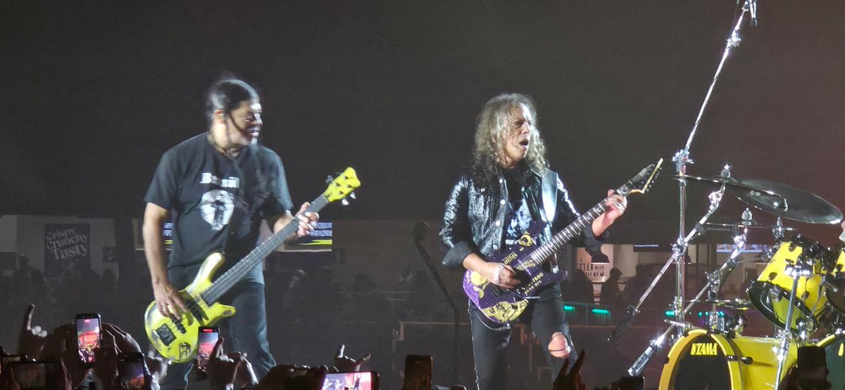 skellis's tweet image. Great gig with @Metallica until the next one back home in London.