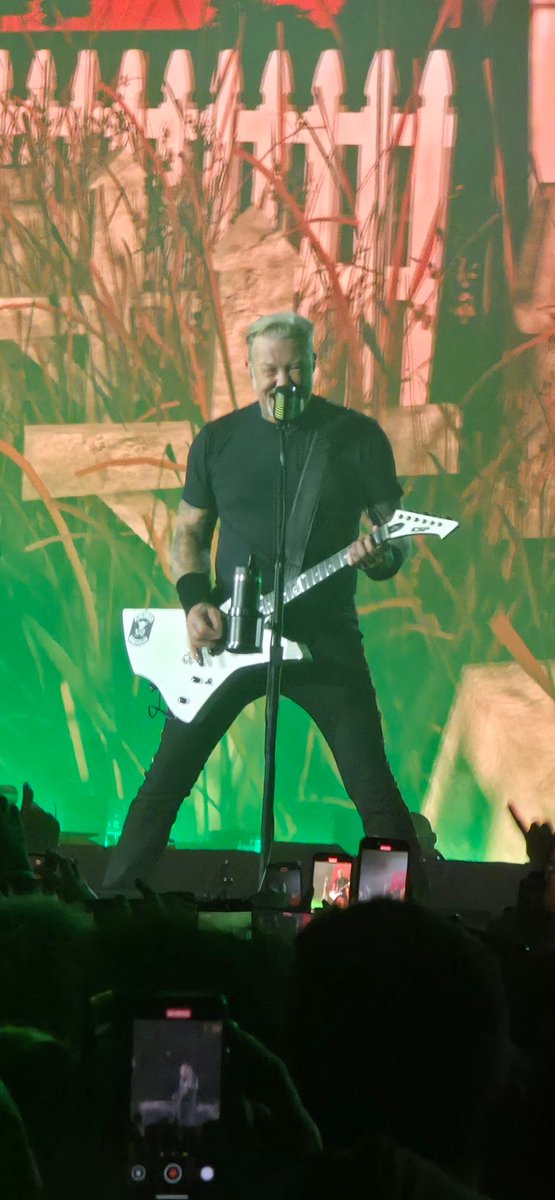skellis's tweet image. Great gig with @Metallica until the next one back home in London.