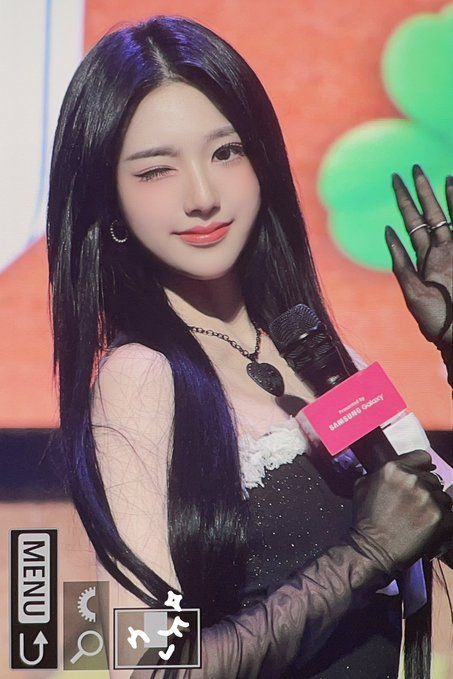 THELOLOVES's tweet photo. @ofKeyholders ⠀
"banyak peristiwa yang berkesan ya guys! tolong untuk tetap kabar berkabar ya guys, jangan saling melupakan karna Moza gaakan lupain kalian juga! Moza cukup kan speech nya yaa! sebelum itu tebak! kami punya apa? iyah kami punya hadiah buat Lockies! [https://t.co/nyXjXSpZEo]
⠀ https://t.co/HqjgltE2Fs