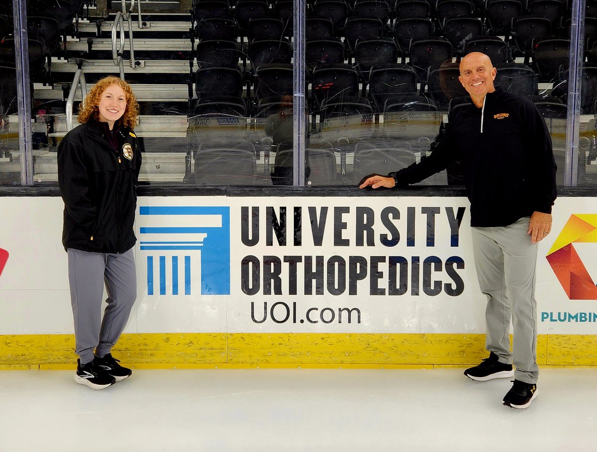 UnivOrtho's tweet image. 👏 Congrats Anna Seifried!
Anna completed her orthopedic PT rotation with us, gaining hands-on experience and observing care for Bruins pro athletes. Best of luck on your next clinical! 🌟 @universityofri  @NHLBruins @AHLBruins 

#UniversityOrthopedics #FuturePT #StudentSpotlight