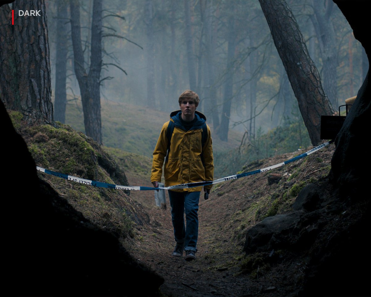 NetflixMENA's tweet photo. على طاري تاريخ اليوم: في 8 نوفمبر 2019، دخل يوناس الكهف وطلع منه في عام 1986. وللحين السؤال ثابت، هل مسلسل دارك ما راح يتكرر؟ https://t.co/zTCdMuBmFP